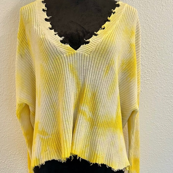 Victoria Secret, Fate Distressed Sweater. L.NWT - Picture 2 of 3